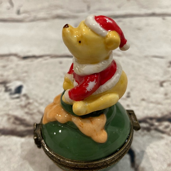 Disney Santa Winnie the Pooh with Bee Hinged Trinket Box Midwest Cannon Falls - Picture 2 of 8